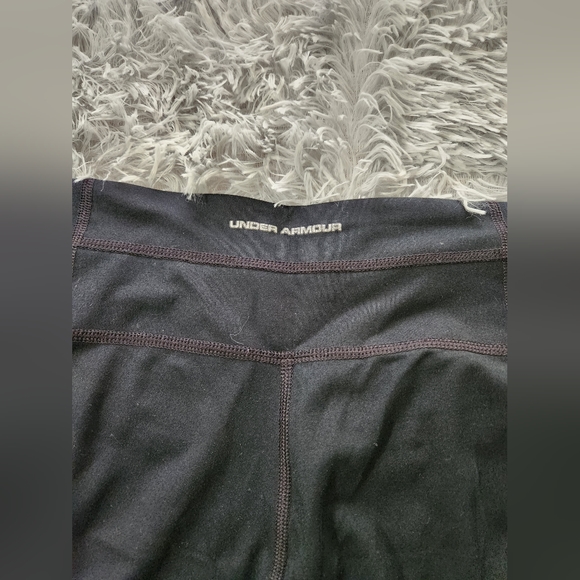Black Under Armour Crop Pants - Picture 3 of 4